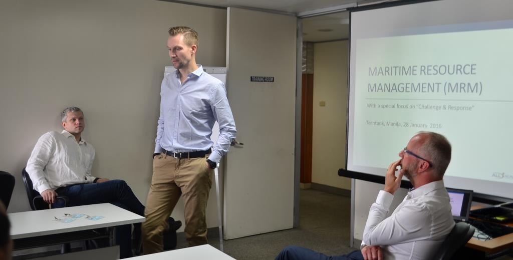 Terntank's Personnel Manager, Niklas Johansson, gives a short introduction just before the seminar started.