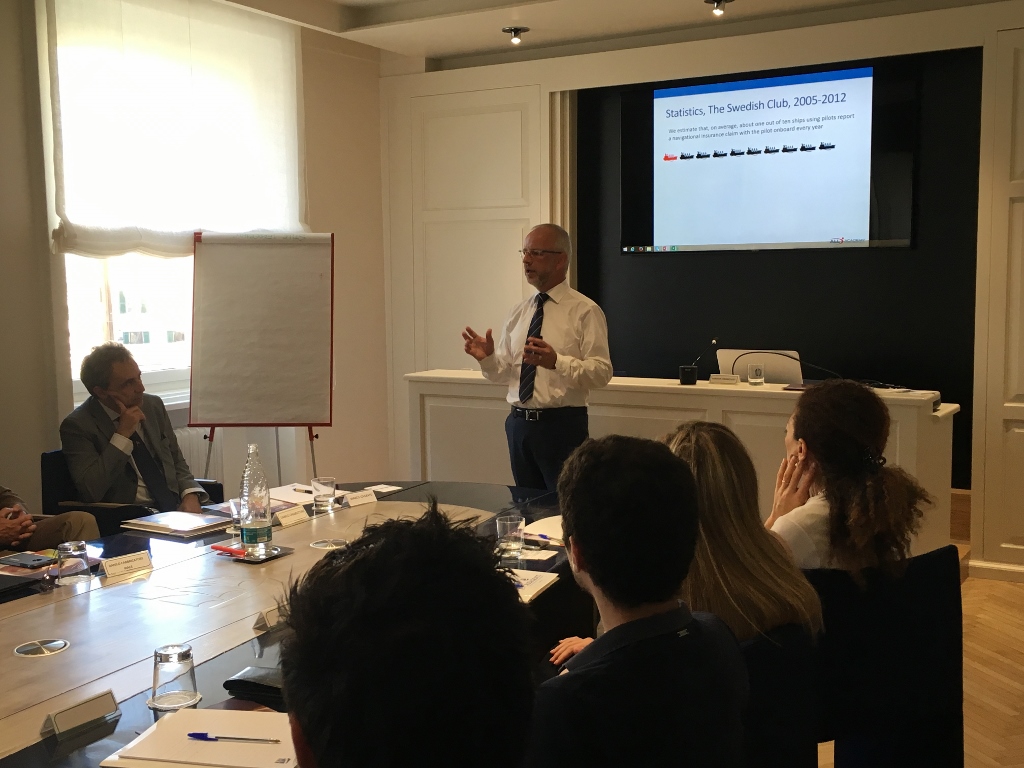 Martin Hernqvist shows accident statistics.